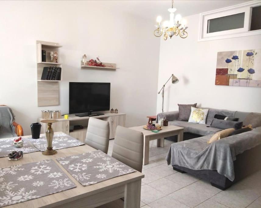 Vion Place Pilos Esterno foto
